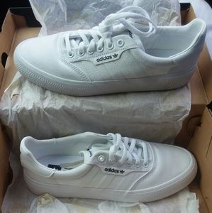 womens size 8 adidas shoes